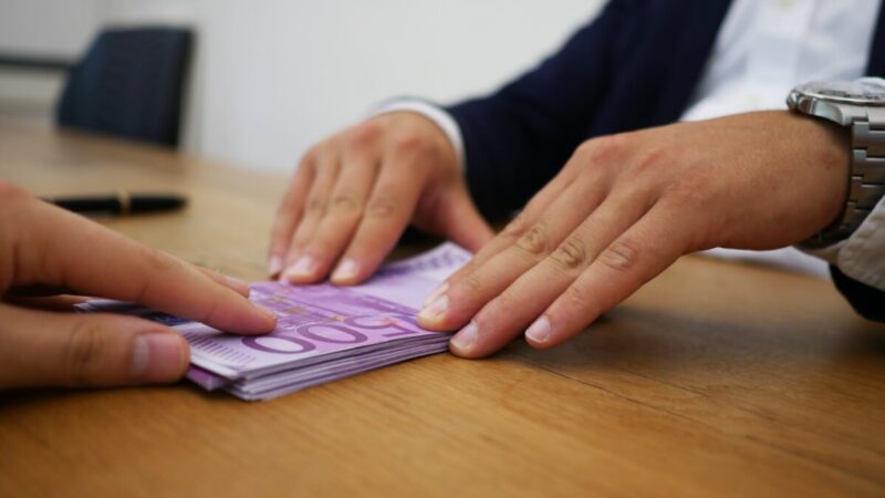 High-yield savings accounts explained: when a HYSA is worth it